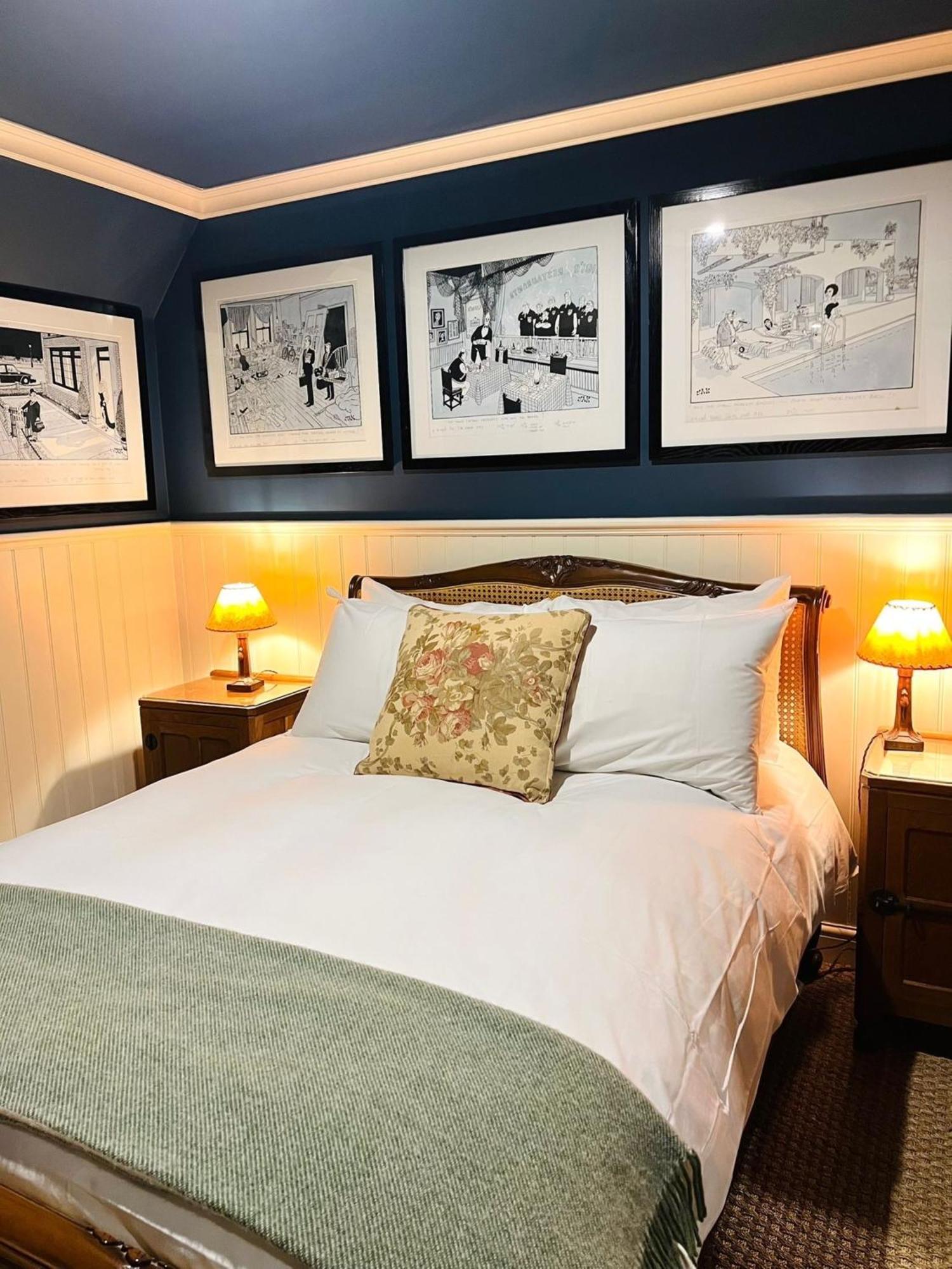 The Rudloe Near Bath - Marco Pierre White Hotel Corsham Room photo
